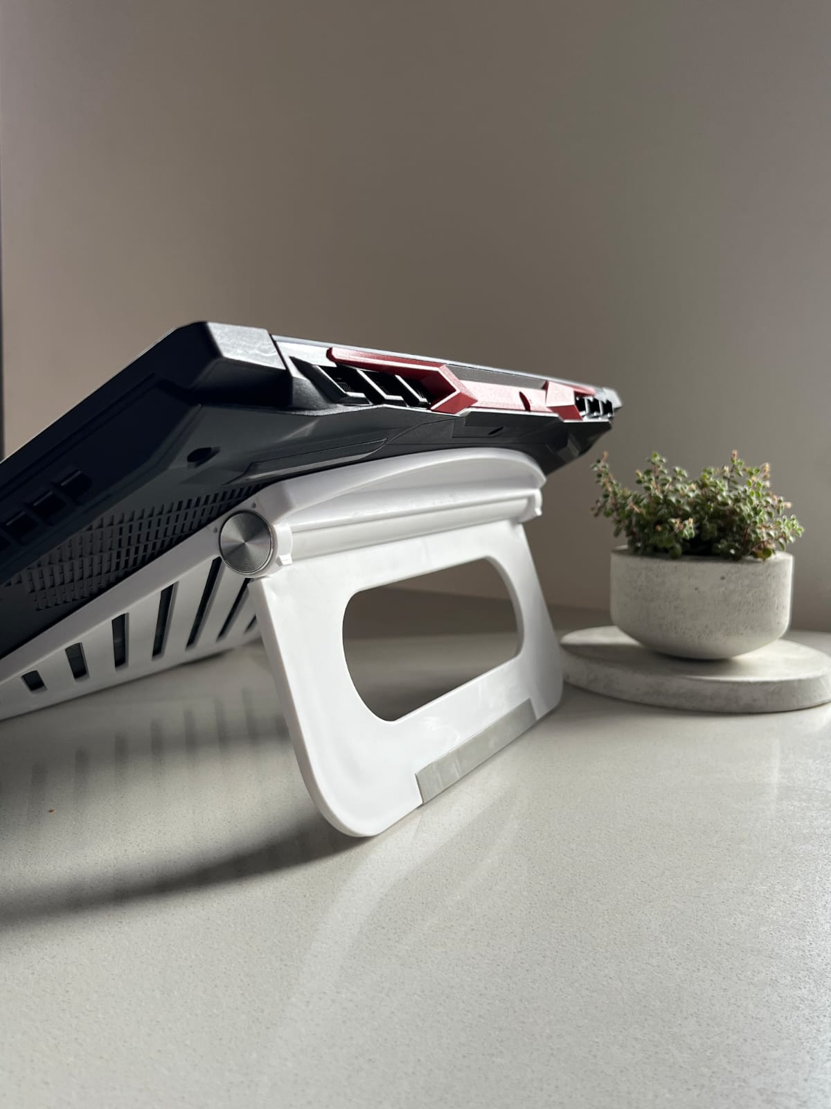 Soporte plegable para computador