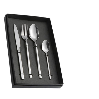 juego de cubiertos plateados